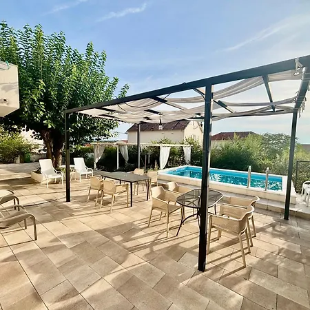 Summer App Pool Spa Jacuzzi 2 شقة ماكارسكا