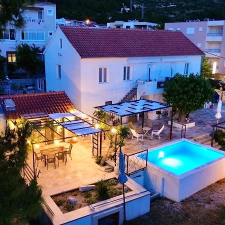 Summer App Pool Spa Jacuzzi 2 Макарська