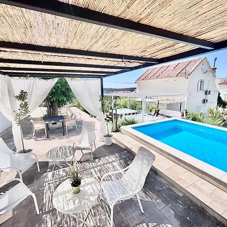 Summer App Pool Jacuzzi 2 Appartamento Makarska