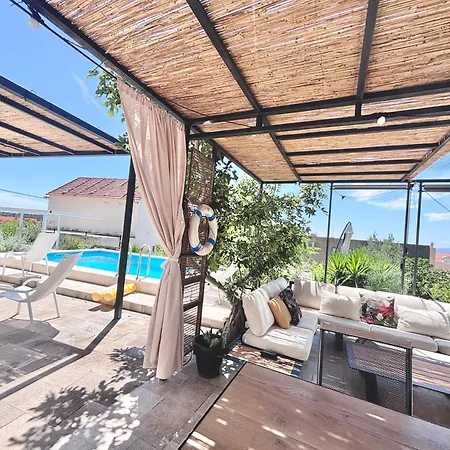 Appartamento Summer App Pool Jacuzzi 2 *