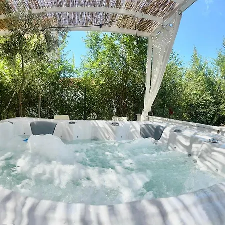 Summer App Pool Jacuzzi 2