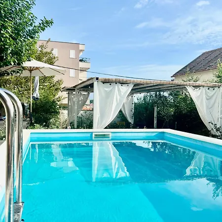 Summer App Pool Jacuzzi 2 Apartment