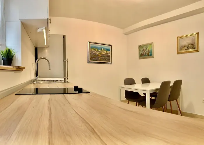 Summer 2 Apartment *