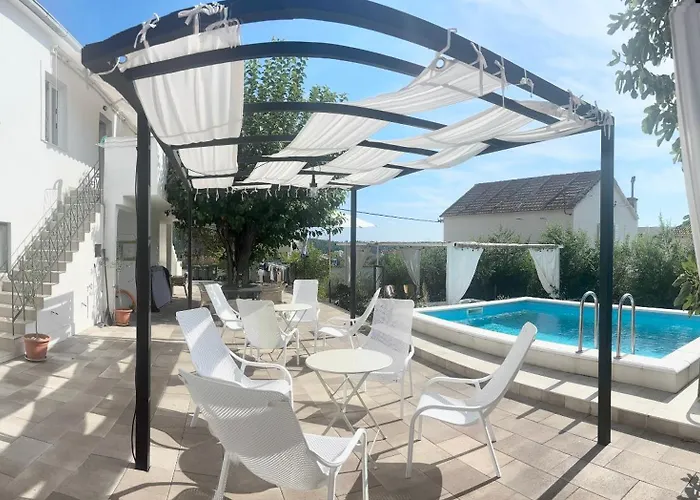 Summer 2 Apartment *