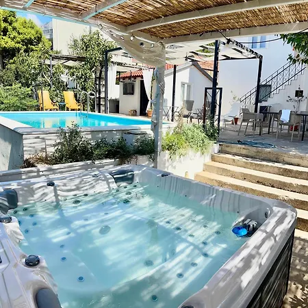 Daire Summer App Pool Spa Jacuzzi 2 *